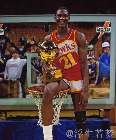 兰德尔妙传中路 麦克丹尼尔斯空中爆扣